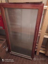 Finestra in douglasia da restaurare