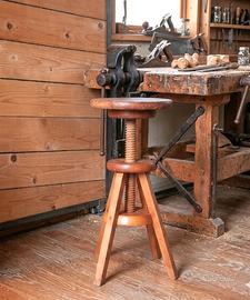 Sgabello da lavoro vintage con altezza regolabile