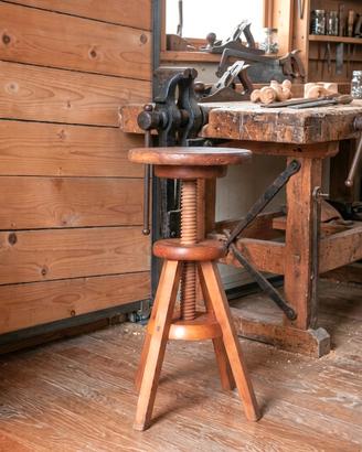 Sgabello da lavoro vintage con altezza regolabile