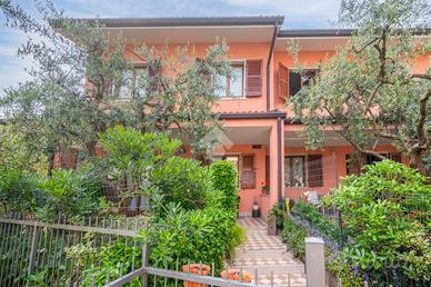 PORZIONE DI TRIFAMILIARE A BARDOLINO