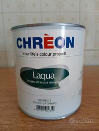 Colore  all' acqua verde chiaro.