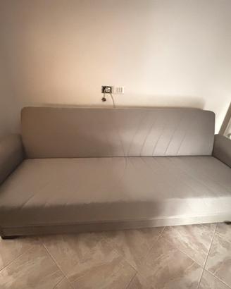 Divano grigio 3 posti