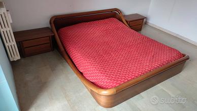 Letto matrimonale basso in legno