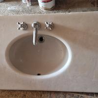 Lavandino con piano in marmo