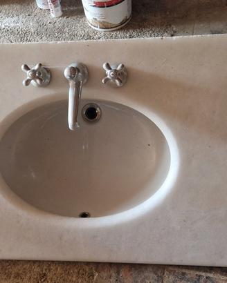 Lavandino con piano in marmo