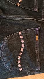 Jeans Lee con borchie tre rosa sui taschini