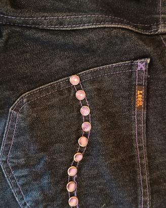 Jeans Lee con borchie tre rosa sui taschini
