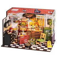 Diorama di un'officina meccanica della Rolife