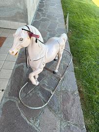 Cavallo a dondolo