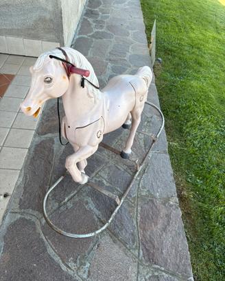 Cavallo a dondolo