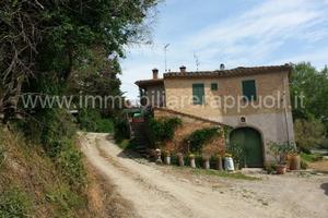 casale in pietra e mattoni da ristrutturar