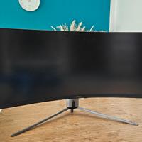 Schermo curvo ultra wide MSI