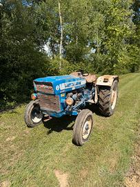 Trattore agricolo Ford 3000 + trincia