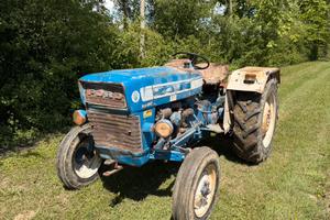 Trattore agricolo Ford 3000 + trincia