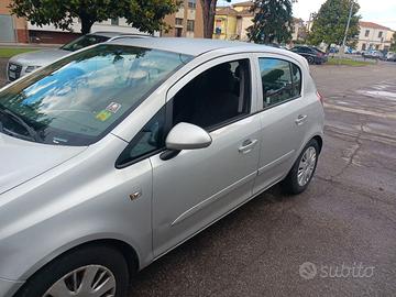 Opel corsa D 1.0 benzina gpl del 2007