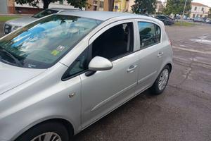 Opel corsa D 1.0 benzina gpl del 2007
