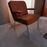 Sedia in pelle con braccioli