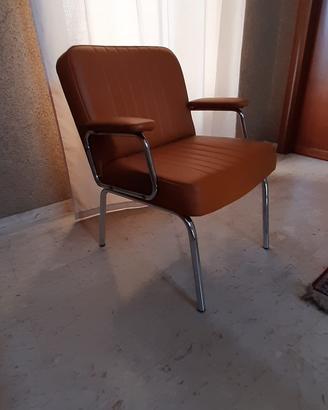 Sedia in pelle con braccioli