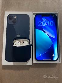 Iphone 13 blu con AirPods non trattabile