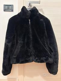 pellicia nera da donna