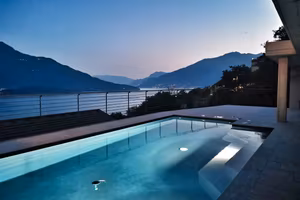 Trilocale vista lago in residence con piscina