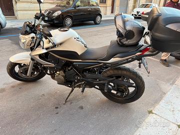 Moto Yamaha XJ6
