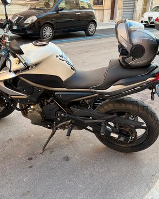 Moto Yamaha XJ6