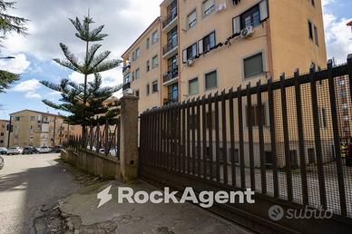 BILOCALE A MATERDOMINI CON POSTO AUTO IN CORTE REC