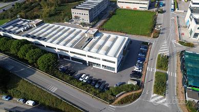 NEGOZIO A DESENZANO DEL GARDA