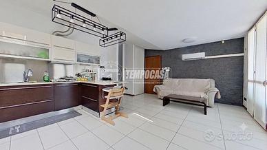 TRILOCALE CON TERRAZZO E BOX IN ZONA STAZIONE!!!