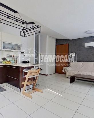TRILOCALE CON TERRAZZO E BOX IN ZONA STAZIONE!!!