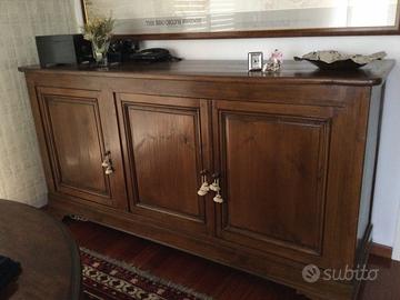 Credenza antica con ante