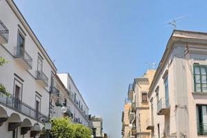 LOCALE COMMERCIALE FRONTE STRADA CORSO