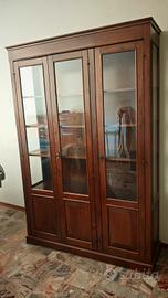 vetrina cristalliera in legno