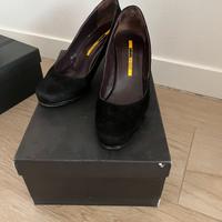 Scarpa in velluto con tacco basso