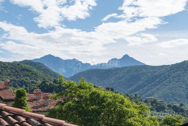 BILOCALE CON BALCONE E VISTA PANORAMICA!!