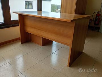 Scrivania in legno puro