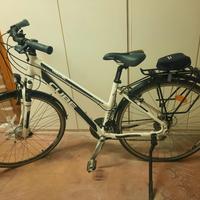 Bici da donna Lady 46 cm ibrida marca Cube