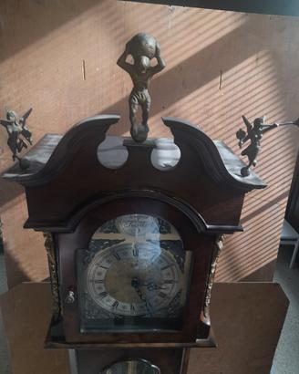 OROLOGIO A PENDOLO IN RADICA DI NOCE