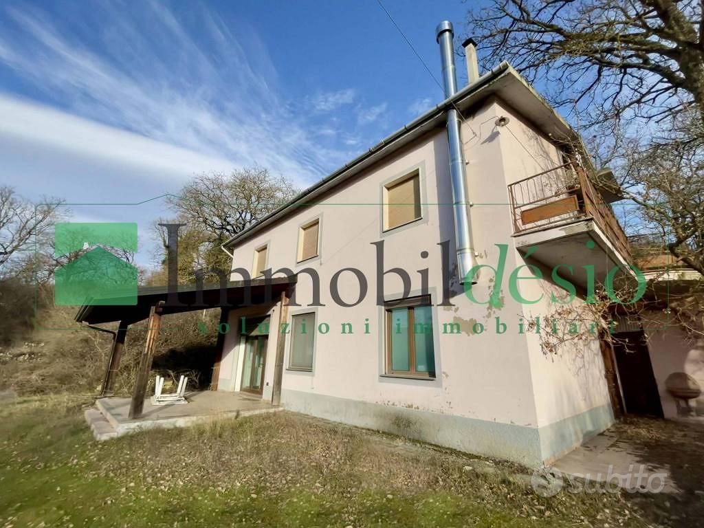 Rustico / Casale di 332 m² con più di 5 locali e b - Vista 2