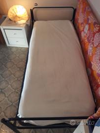 Due letti in ferro singoli