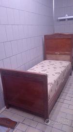 Due letti e armadio anni '40 in ciliegio