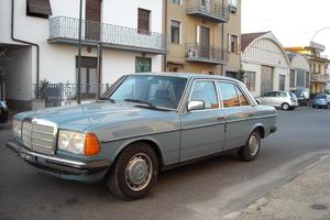 MERCEDES Serie 200-280(W123) - 1982