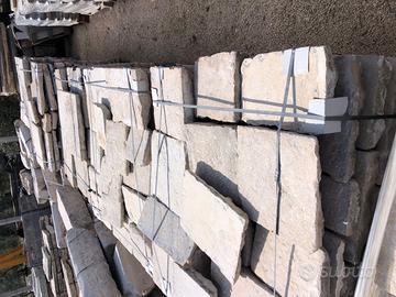 Pavimentare con basoli di recupero