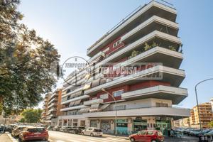 AMPIO QUADRILOCALE CON BALCONE