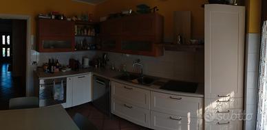 cucina completa di elettrodomestici 