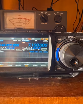 Radio quadribanda yaesu ft1x
