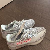 yeezy 350 v2