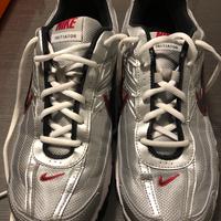 Nike initiator argento