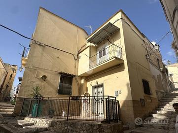 6 LOCALI A CANOSA DI PUGLIA